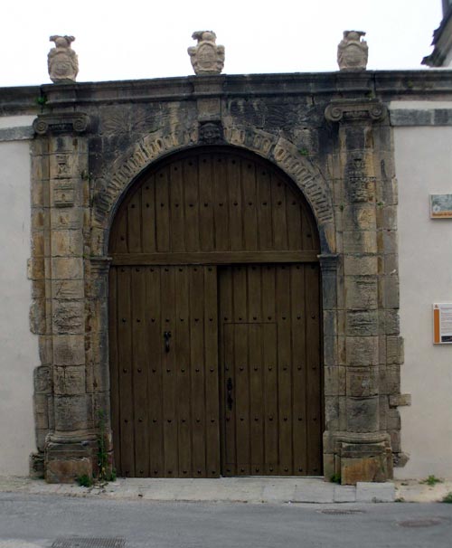 Portada del Palacio de los Marqueses de Santa Cruz.