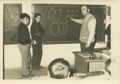 Carlos Varela Silva y sus alumnos.