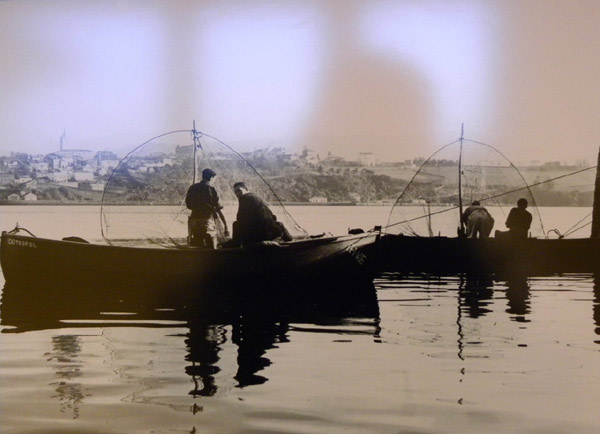 Pescando en la Ría, 1960 o 1961.